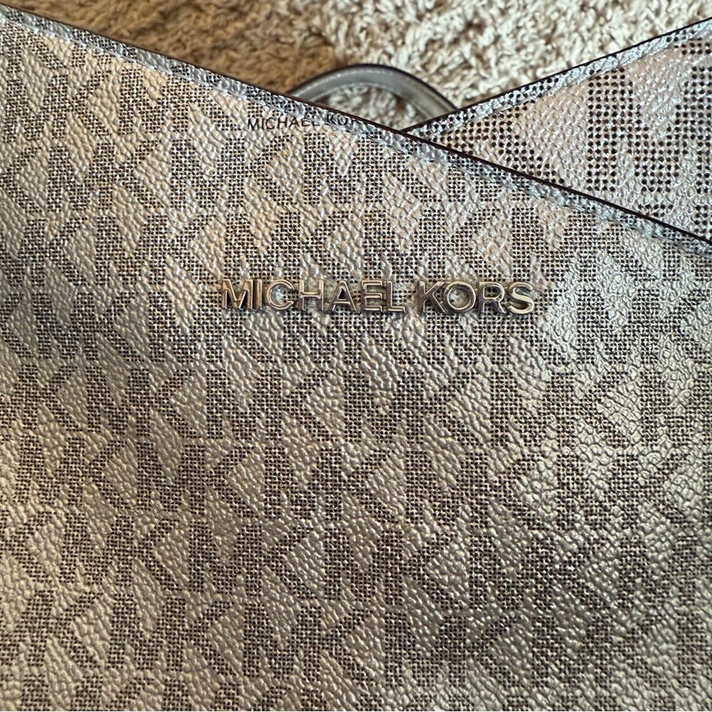Michael Kors jet set travel chain signature shoulder tote - Picture 6 of 13